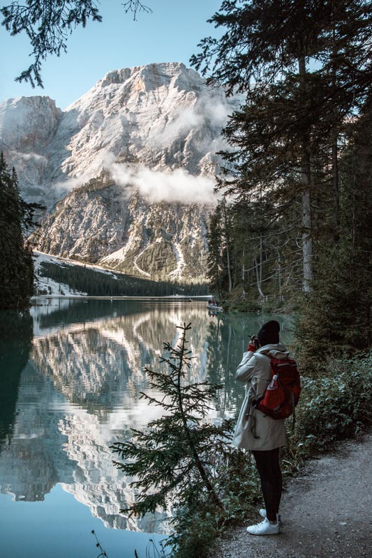 Pragser-Wildsee-fotografieren Chrissi schießt ein Foto vom Pragser Wildsee