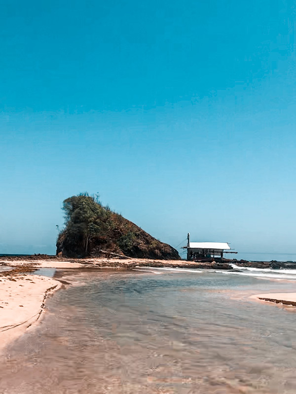 PuertoPrincessa_Seilbahn Eine Hütte am Strand von Sabang bei Puerto Princesa, die Ankunft der Zipline.