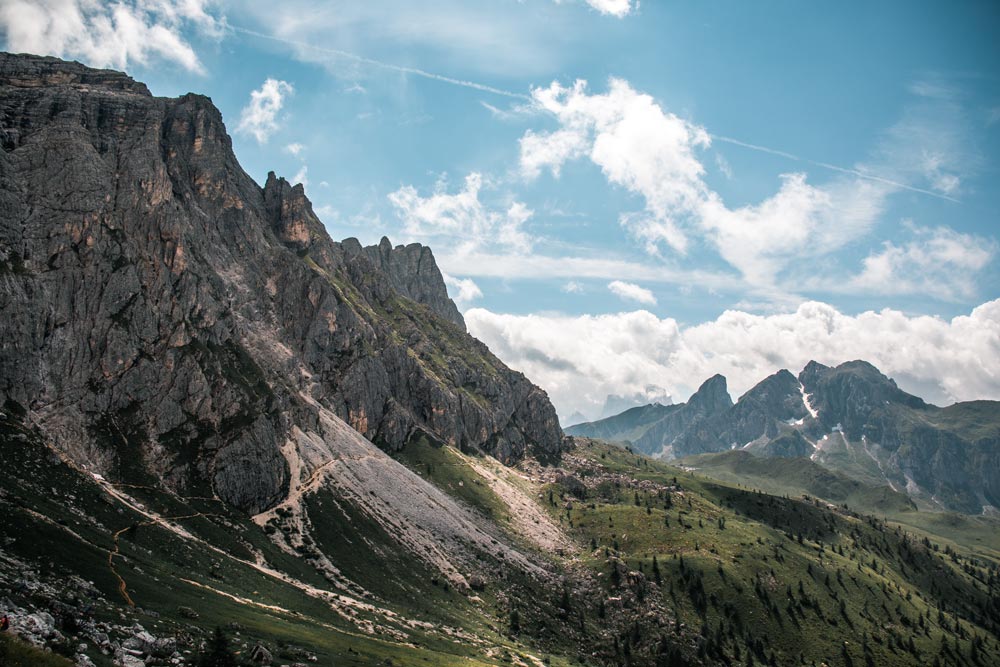 Blick-zurück-auf-den-Weg-unterhalb-des-Monte-Nuvolau