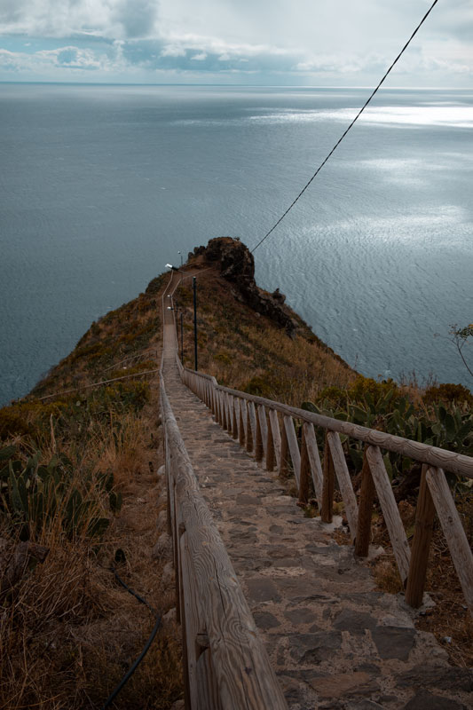 Ponta-do-Garajau Blick die Ponte do Garajau hinab