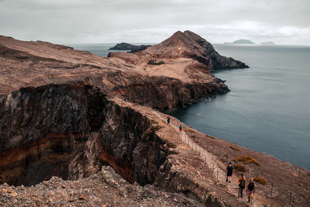Die-Gradwanderung-mit-der-Ponta-de-São-Lourenço-im-Hintergrund