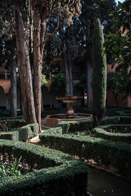 Ein-kleiner-Garten-in-der-Alhambra