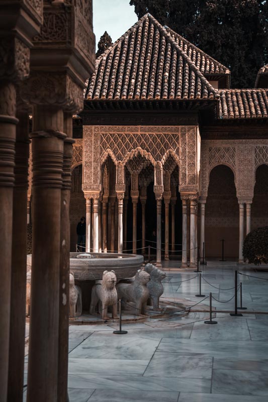 In-der-Alhambra-entdeckst-du-tolle-Innenhöfe