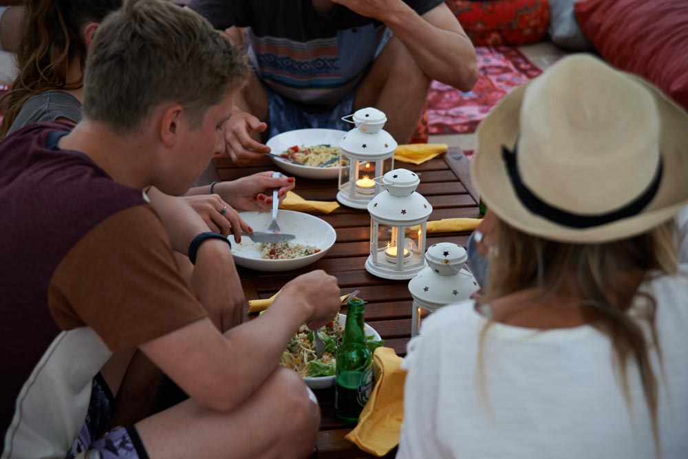 Das-Essen-im-Camp-schmeckt-allen