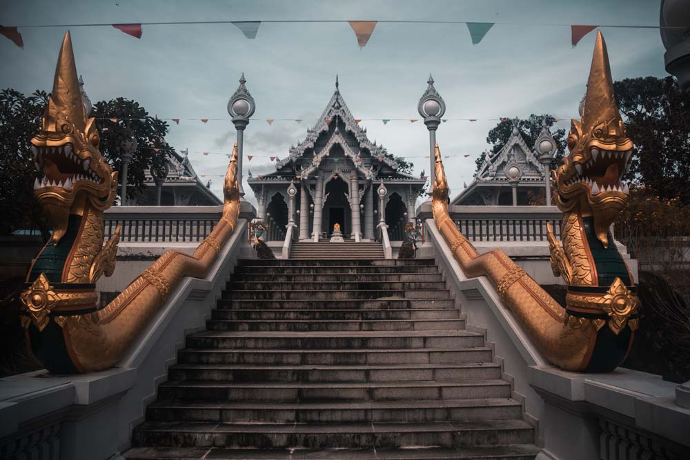 Der-Wat-Kaeo-Korwaram-in-Krabi