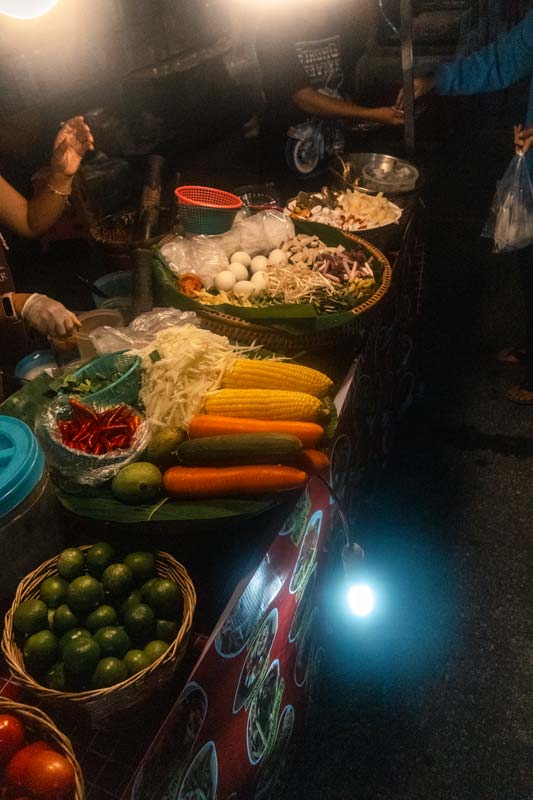 Frisches-Gemüse-auf-dem-Nachtmarkt-in-Krabi