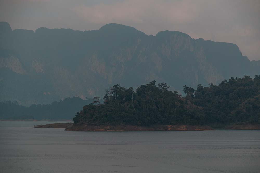 Ausblick-vpm-Pier-auf-den-Cheow-Lan-See