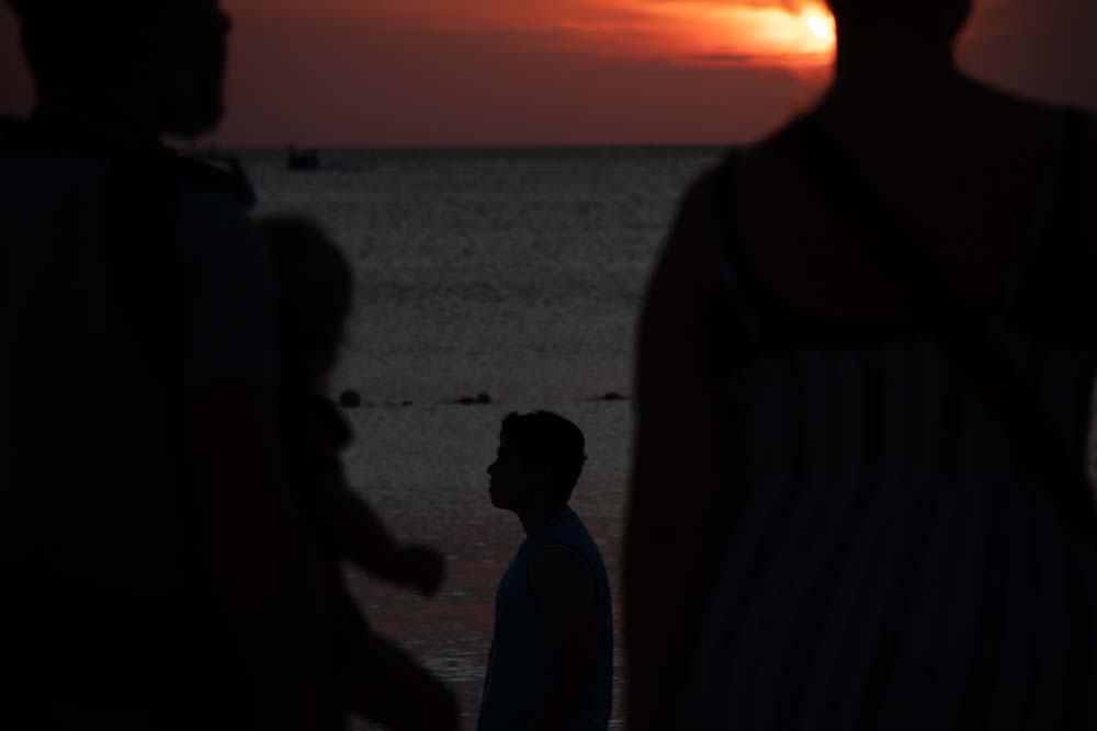 Sonnenuntergang-am-belebten-Pattaya-Beach