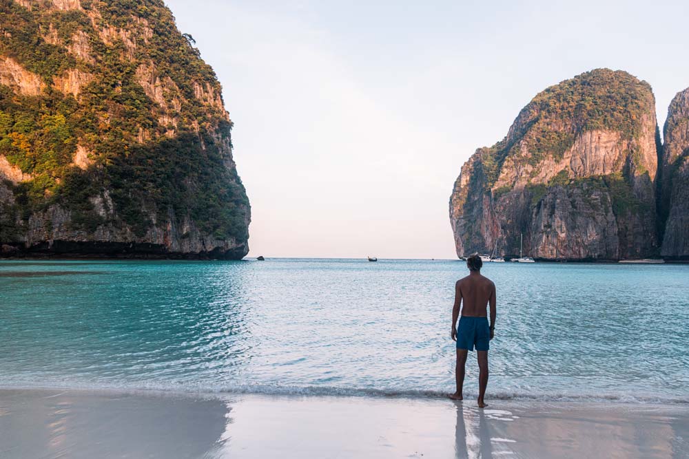 Der-traumhafte-Strand-von-Maya-Bay