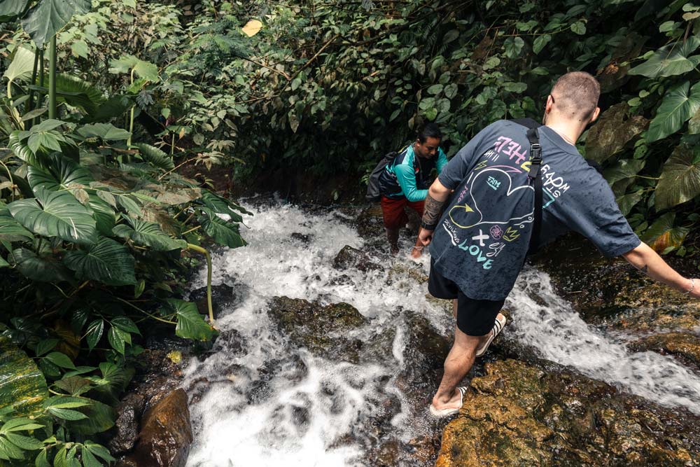 Abstieg-durch-den-Wasserfall