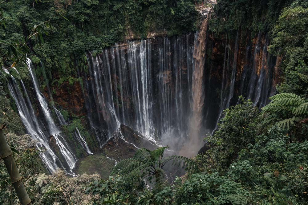 Blick-in-den-Kessel-des-Tumpak-Sewu