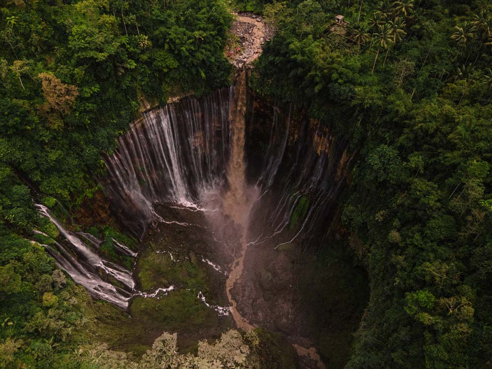 Blick-in-den-Kessel-des-Wasserfalls