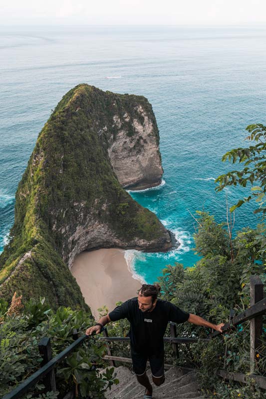 Die-Treppen-zum-Kelingking-Beach