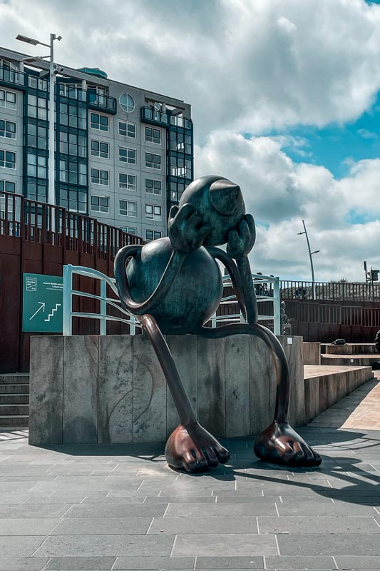 Der_weinende_Gigant_Tom_Otterness