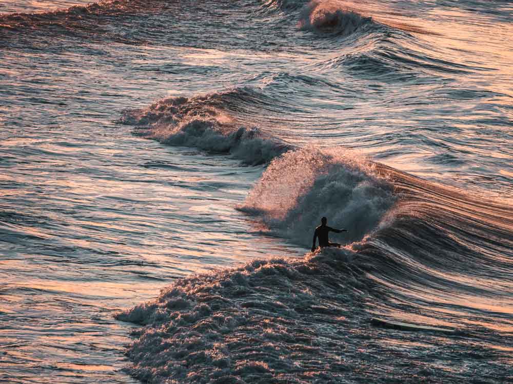 Surfer_im_Wasser_in_Scheveningen