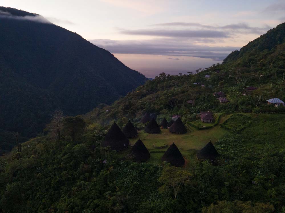Wae-Rebo-bei-Sonnenaufgang