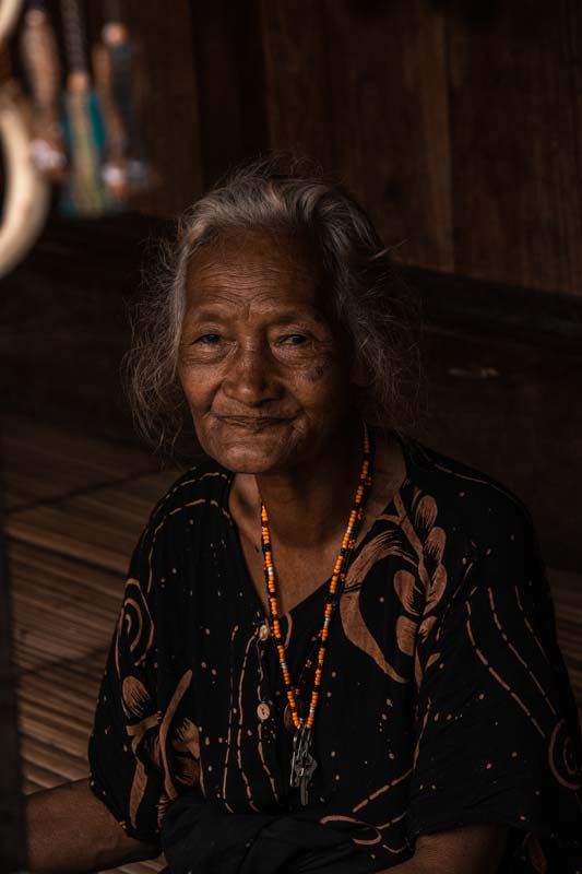 Einheimische-bei-Bajawa