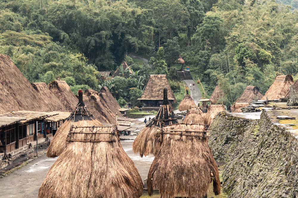 traditionelles-Dorf-bei-Bajawa