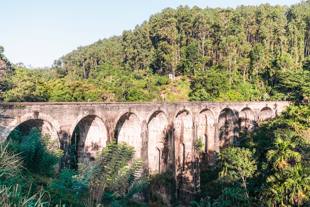 Die-Nine-Arches-Bridge-bei-Ella-kurz-nach-Sonnenaufgang