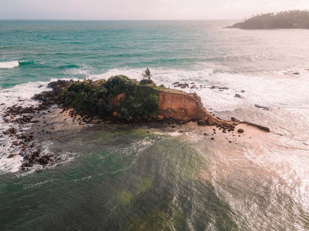 Parrot-Rock-in-Mirissa