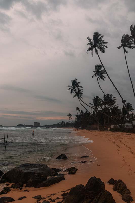 Der-Dalawella-Beach-kurz-vor-Sonnenuntergang