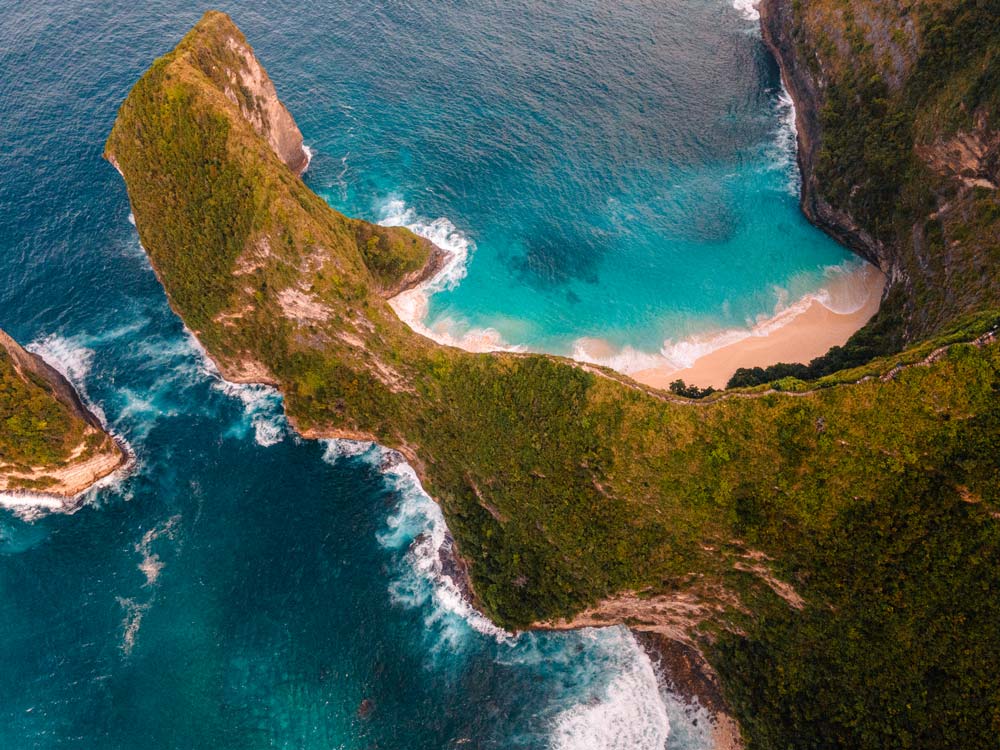 Der-traumhafte-Kelingking-Beach-auf-Nusa-Penida