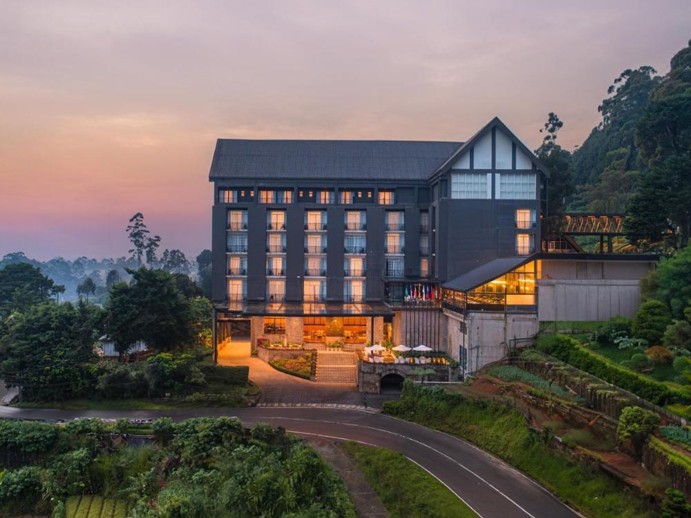 Golden Ridge Hotel