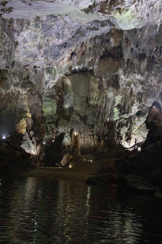 Erkunde-den-Phong-Nha-Cave-vom-Wasser-aus