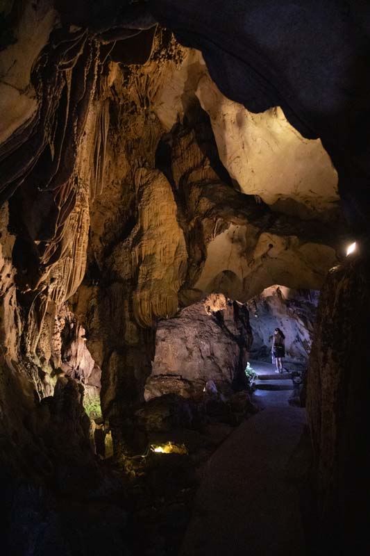 Weg-durch-den-Trung-Trang-Cave-auf-Cat-Ba