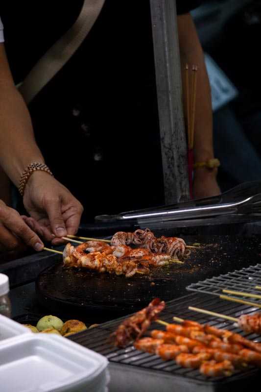Auf-dem-Nightmarket-gibt-es-leckeres-Essen