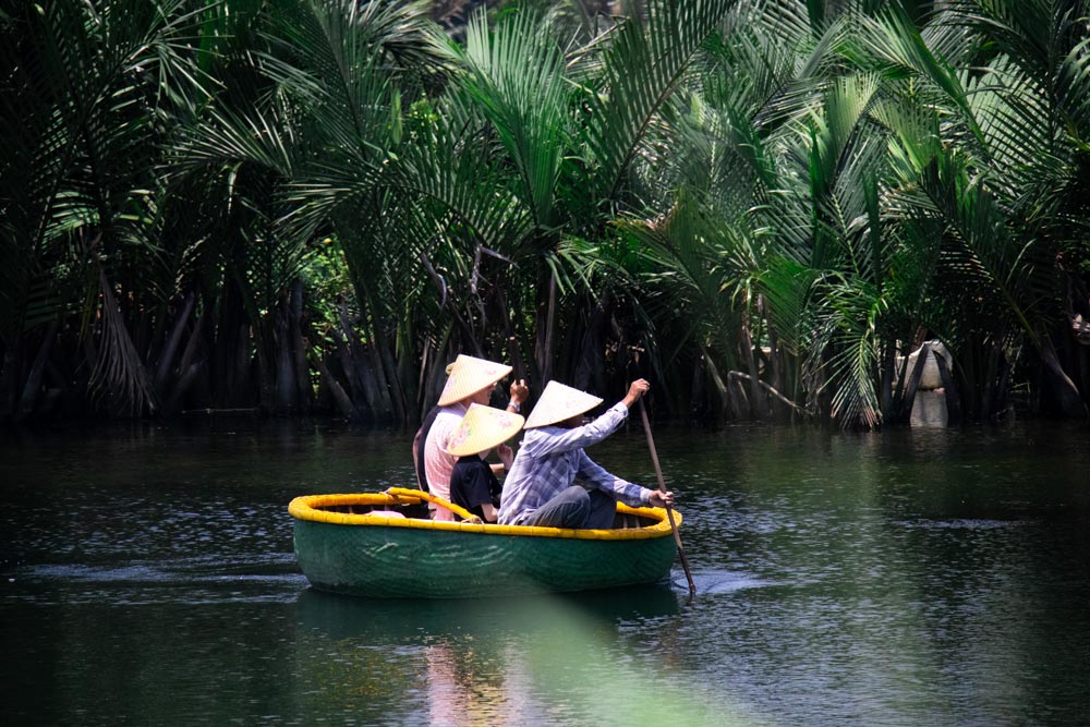 Auf-den-Coconut-Booten-geht-es-den-Fluss-entlang