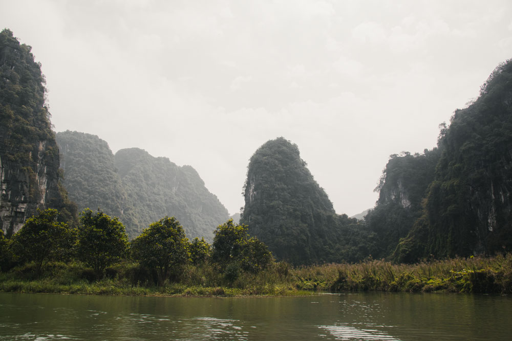 Ausblick-vom-Boot-in-Trang-An