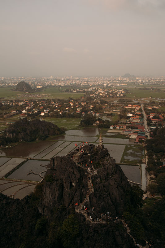 Blick-auf-den-Aussichtspunkt-am-Mua-Cave