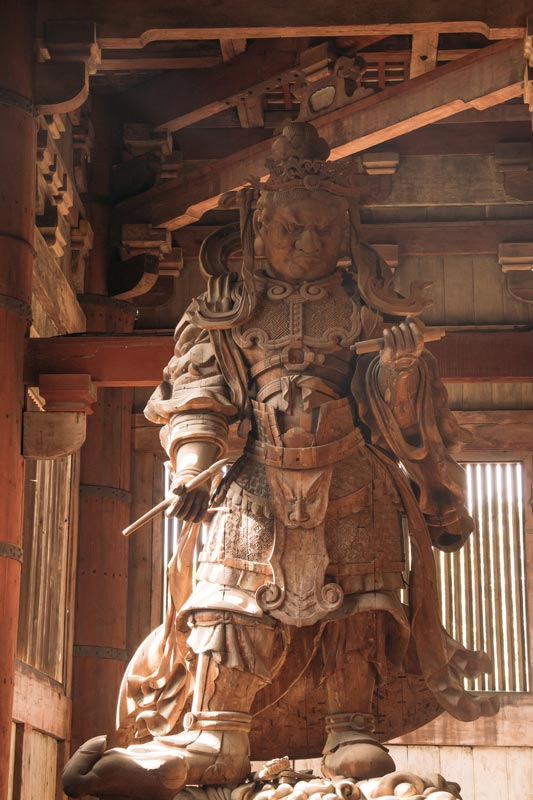 Holzstatue-in-Nara