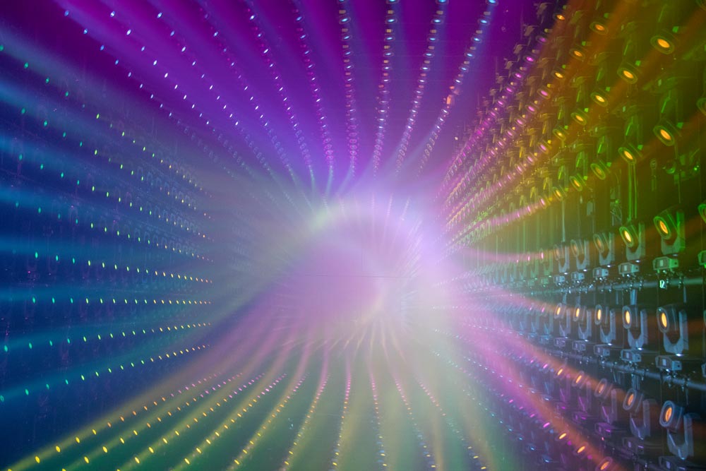 Lichtspiel-im-Borderless-Museum-in-Tokio