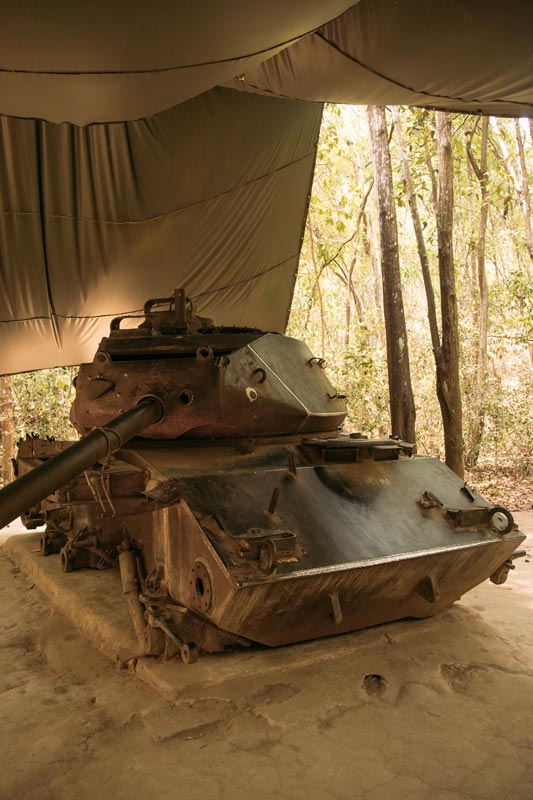Alter-Panzer-bei-den-Cu-Chi-Tunneln