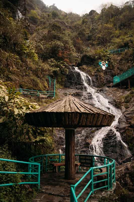 Der-Weg-entlang-des-Silver-Waterfalls