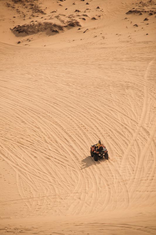 Es-geht-die-steilen-Sanddünen-runter