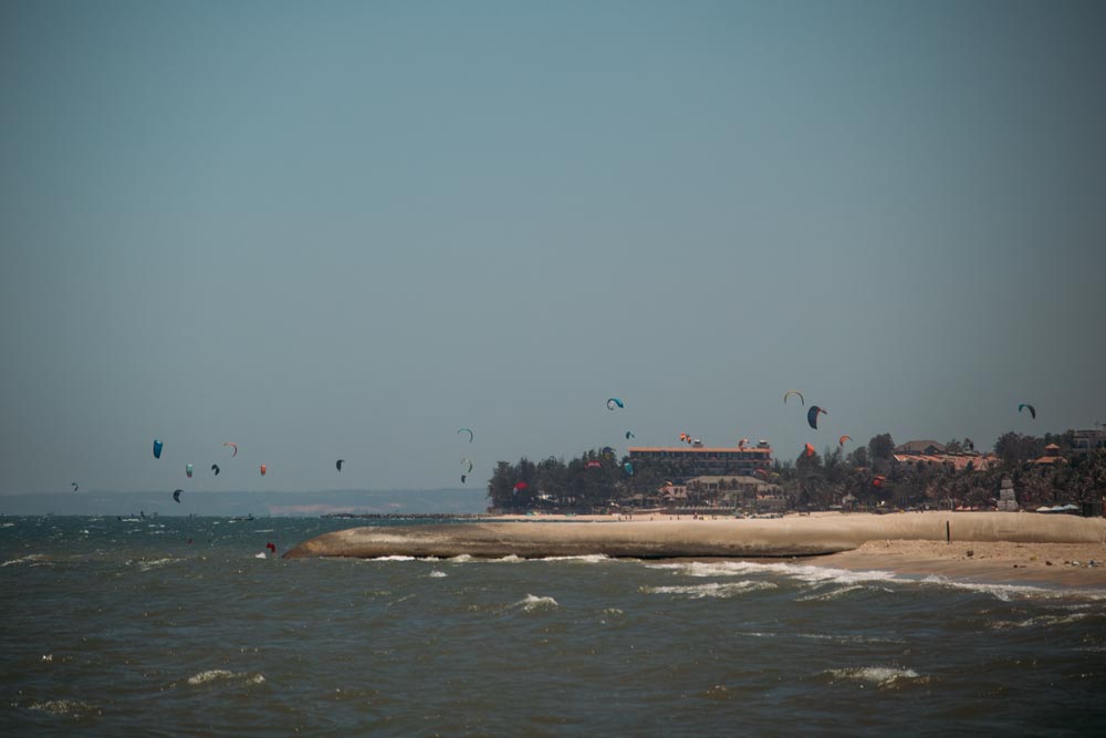 Unzählige-Kites-am-Horizont-von-Mui-Ne