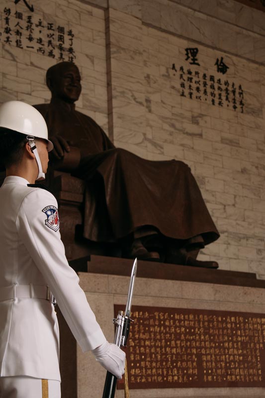 Wache-in-der-Chiang-Kai-shek-Memorial-Hall