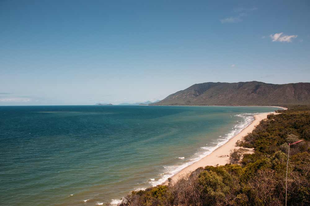 Traumhafter-Ausblick-auf-dem-Weg-von-Cairns-zum-Daintree