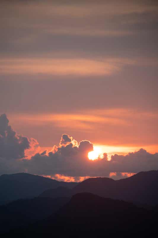Die-Sonne-geht-über-Coron-unter