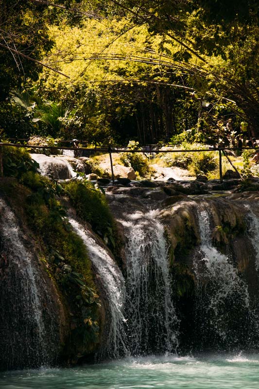 Die-wunderschönen-Cambugahay-Falls-auf-Siquijor