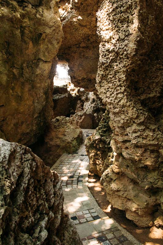 Erkunde-die-Trails-durch-die-höhlen