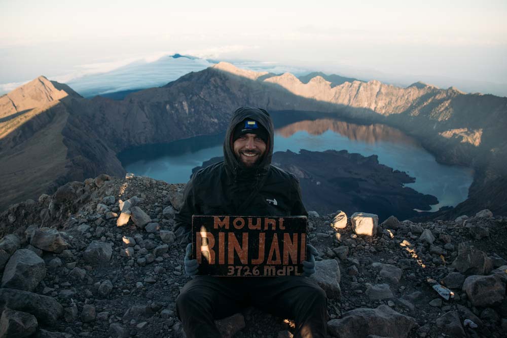 Gipfelfoto-auf-Mount-Rinjani-in-Lombok
