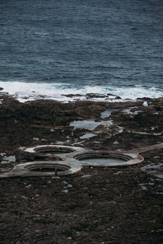 Die-heißen-Becken-der-Zhaori-Hot-Springs direkt-am-Meer