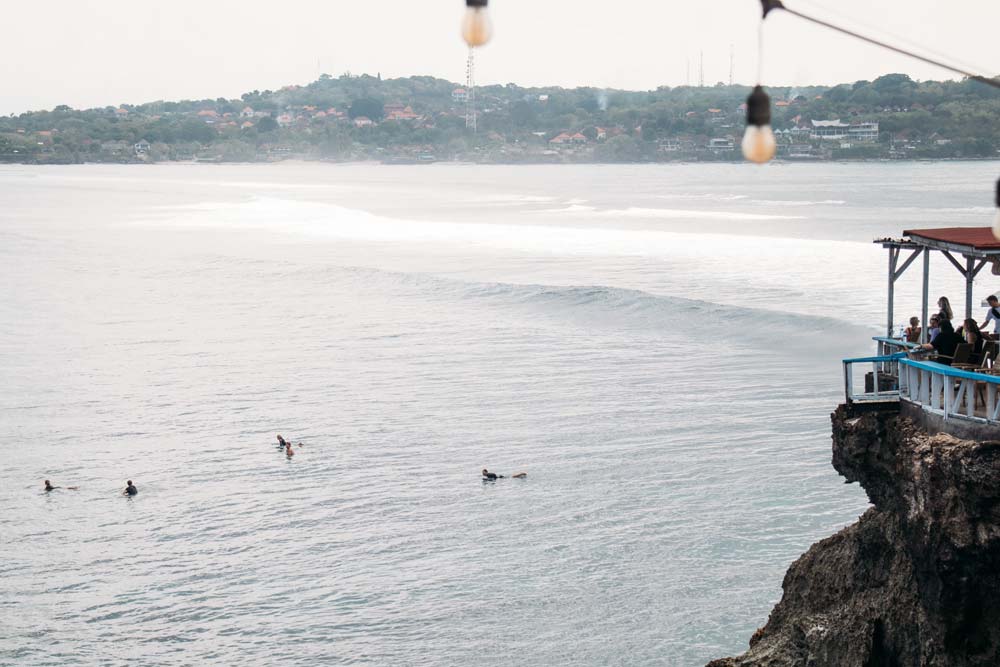 Surfer-am-Mahana-Point